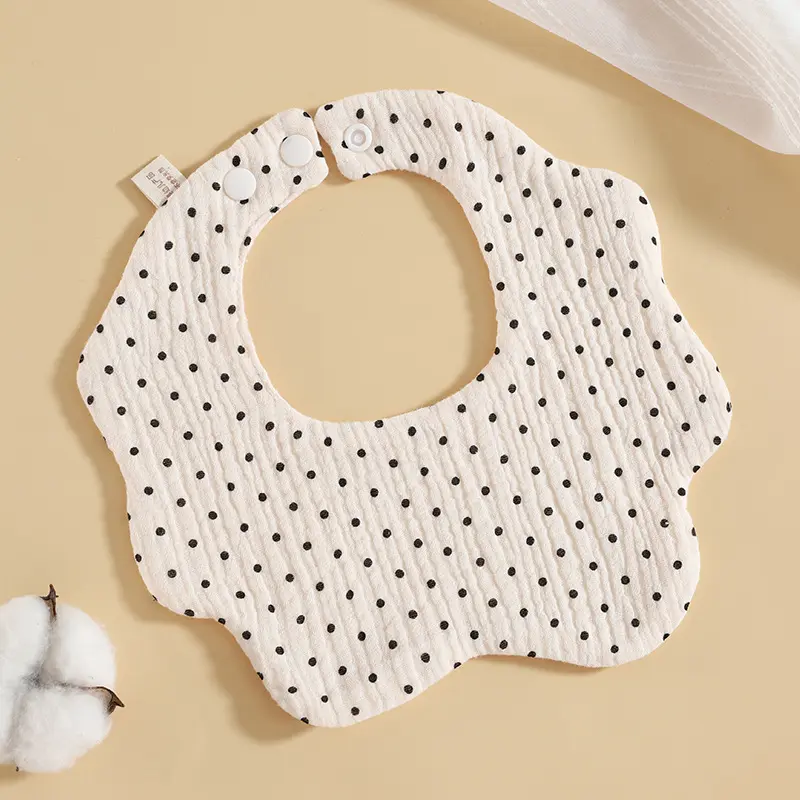 Petal-shaped bib (3).jpg